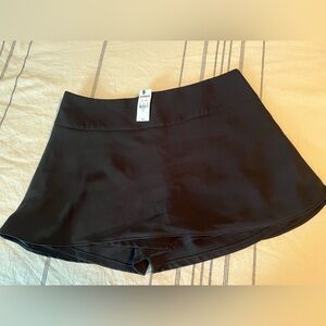 Express Elegant Black Women's Skorts
